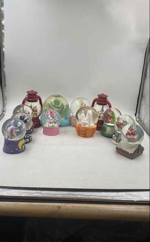 Multicolor Miscellaneous Seasonal Christmas Holiday Snow Globes Lot Of 12