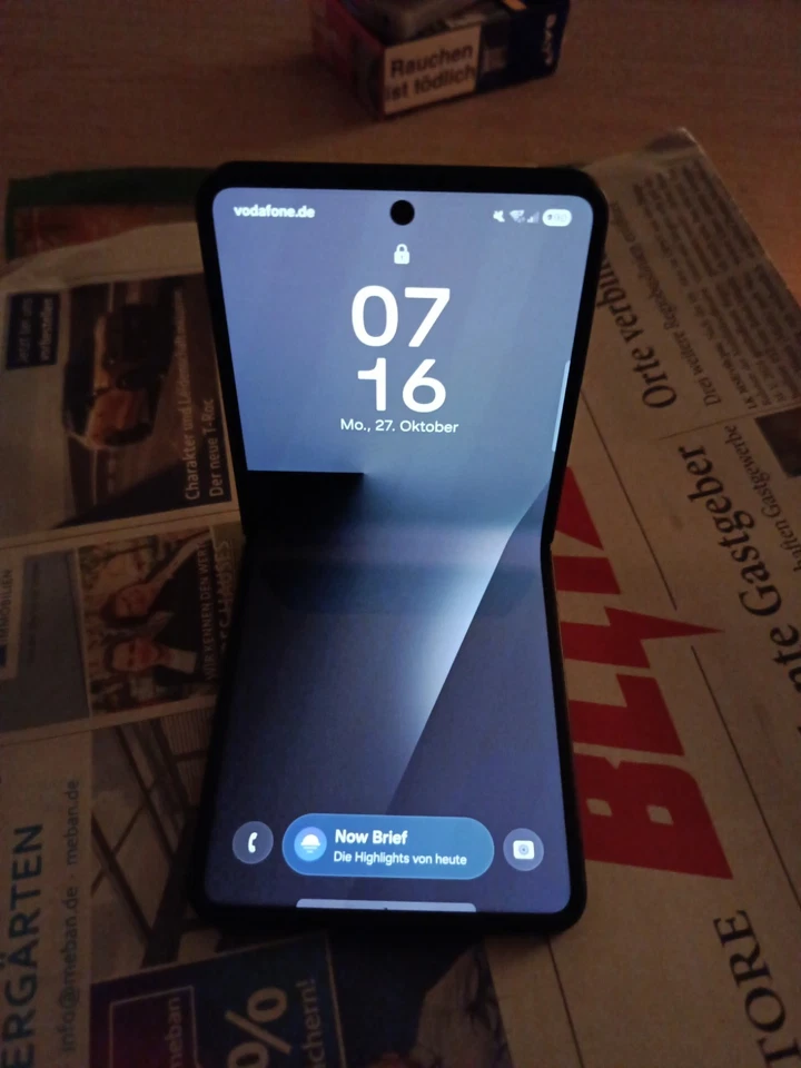 Samsung Galaxy Z Flip 7 - 512GB - Jetblack - ohne Simlock - Bild 3 von 4