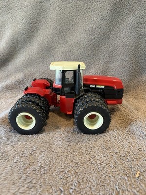 1/32 Buhler Versatile 2360 4WD Tractor W/Triples First Edition