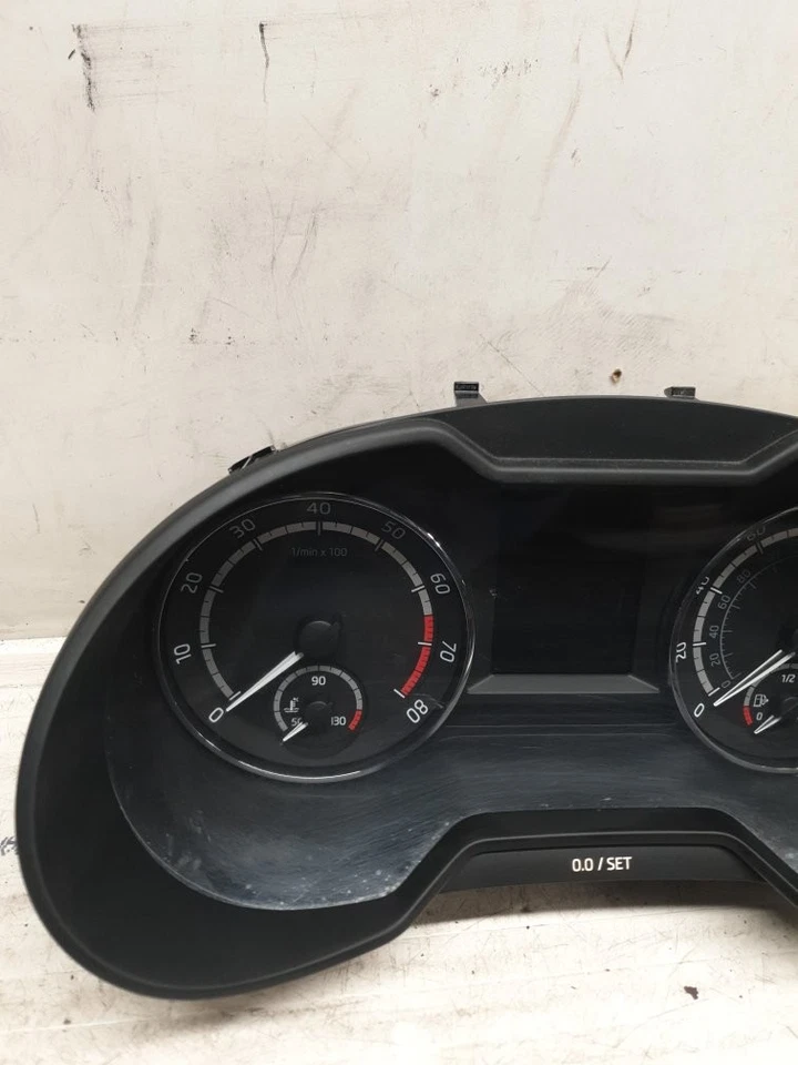 Skoda Octavia Mk3 Vrs 5 Door Estate 2012-2016 2.0 SPEEDO CLOCKS 5E0920946B - Image 3 of 4