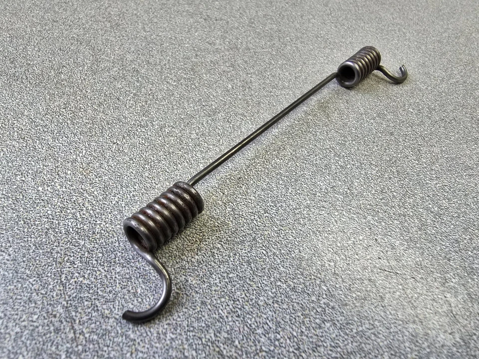 BONITO RESORTE DE RETORNO ZAPATA FRENO ESTACIONAMIENTO ORIGINAL PORSCHE 356C 911 912 944 928 USADO Foto 2 de 3