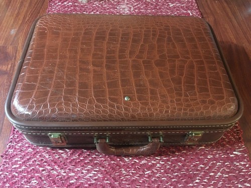 Vintage Olympic Luggage Company set. 18 