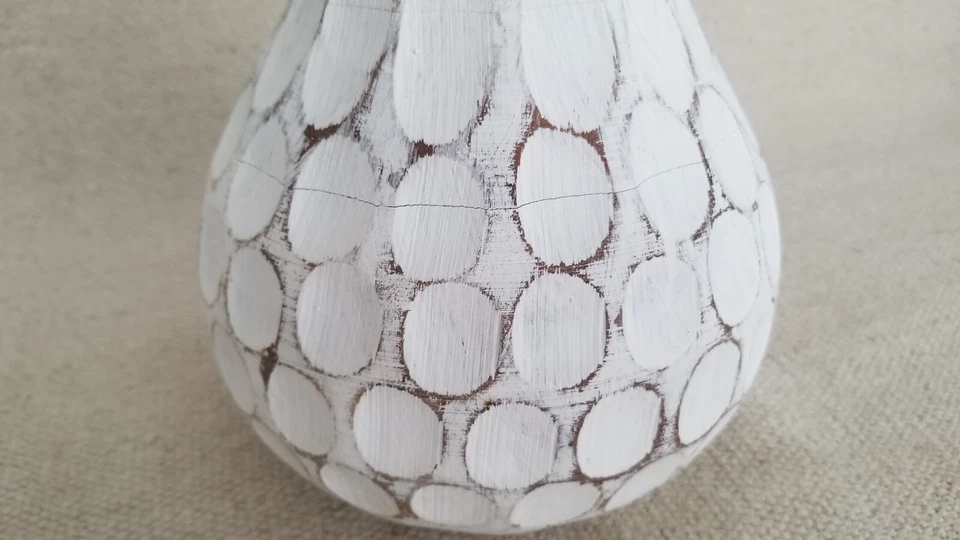 ***Beautiful*** Carved Divot Resin wood look Vase White Rustic Worn 9" H x 6" W - Image 4 of 4