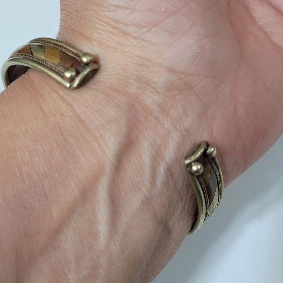 Pulsera, Brazalete Energético, Cobre Rosa, Latón Retorcido, 3 Piedras Cornalina, Mística Foto 4 de 4