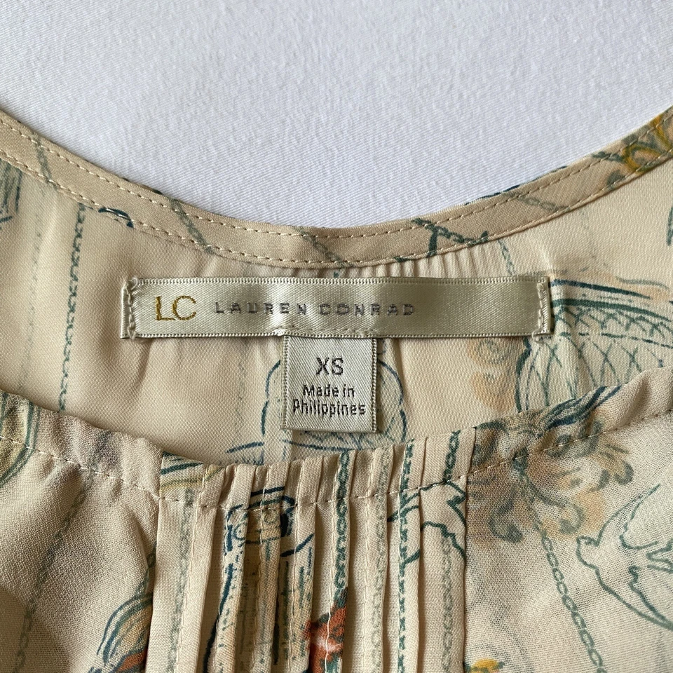 LC Lauren Conrad Top XS Chiffon Ruffle Pleated Stretch Elastic Waist Flare Birds - Image 2 of 4