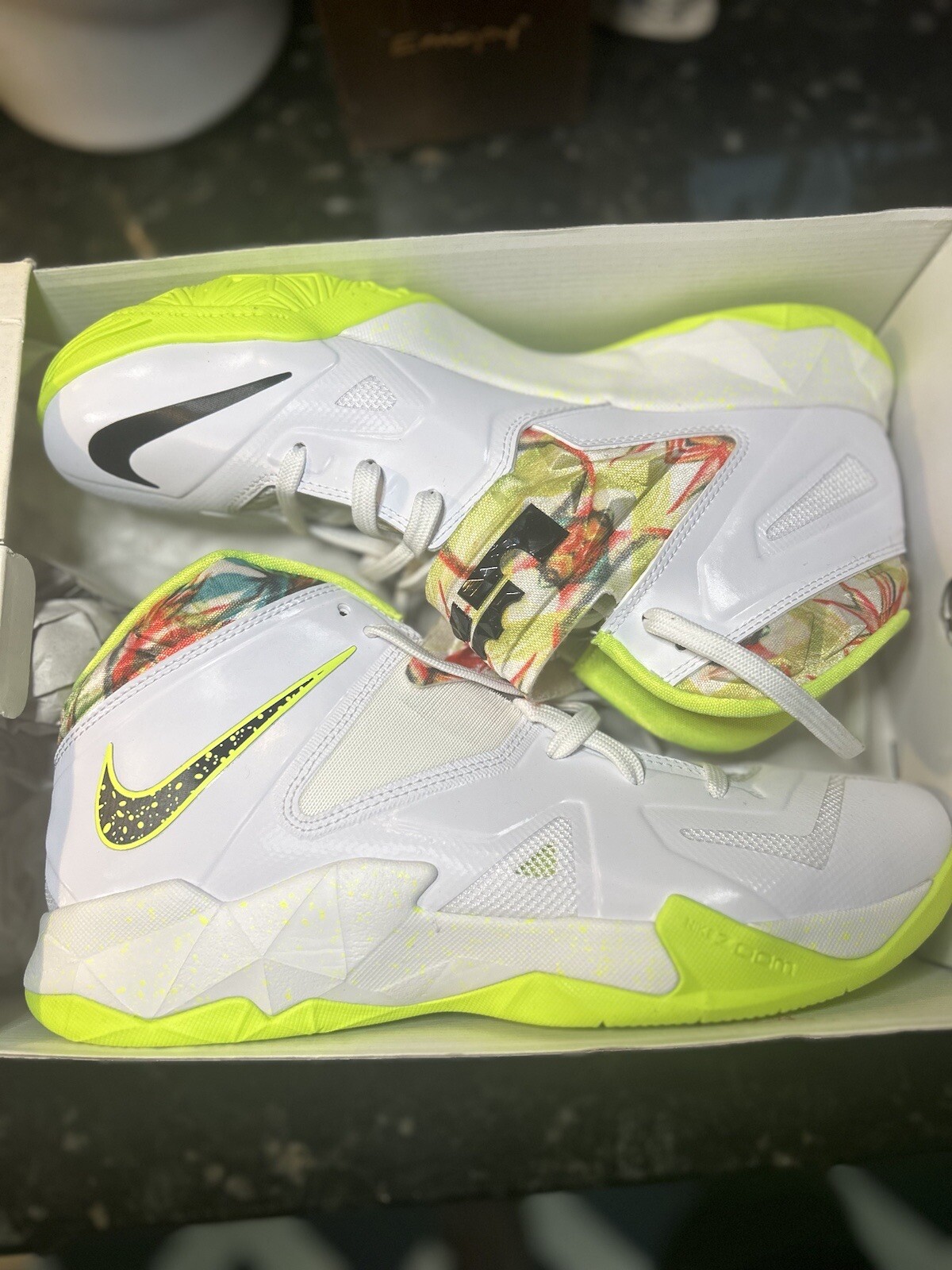 lebron soldier 7 king's pride