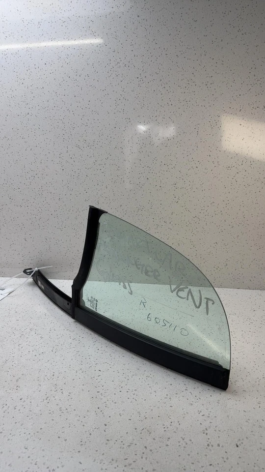 2008-2015 Smart SMART FORTWO Right Front Vent Glass/window - Image 3 of 4