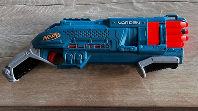 Nerf Elite 2.0 Warden DB-8 Blaster inklusive 16 Schaumstoffdarts