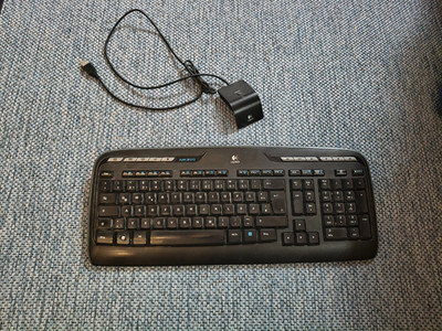 Logitech Funktastatur mit USB Anschluss