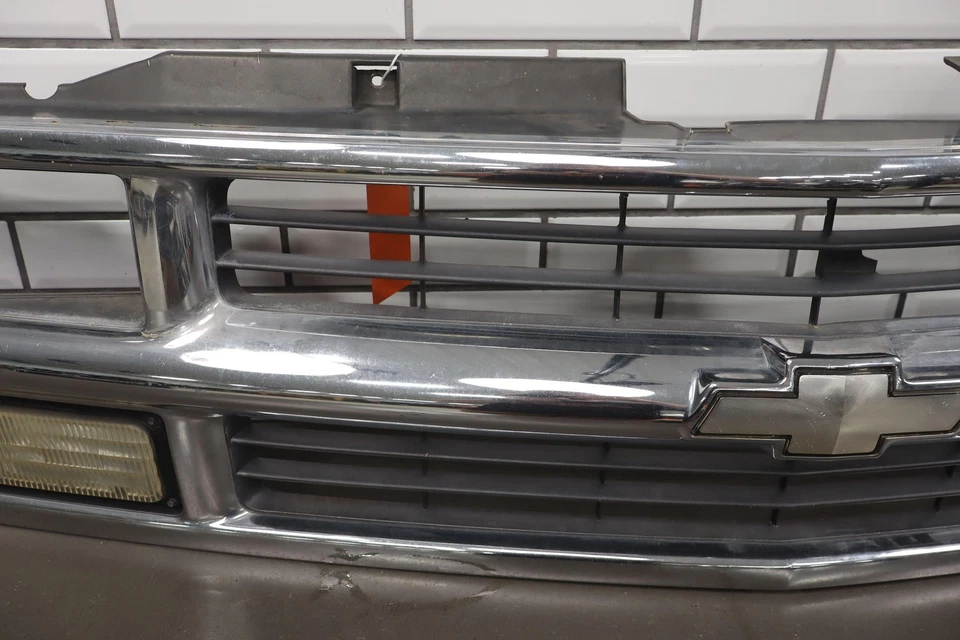 Rejilla de radiador cromada con luces 88-98 Chevy Silverado Suburban Tahoe OEM Foto 4 de 4