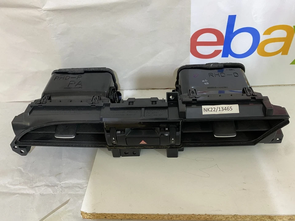 2022 Toyota Hilux Invincible X Centre Dash Vents 2016-2023 55670-KK050 - Image 4 of 4