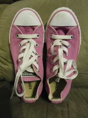 ladies pink converse
