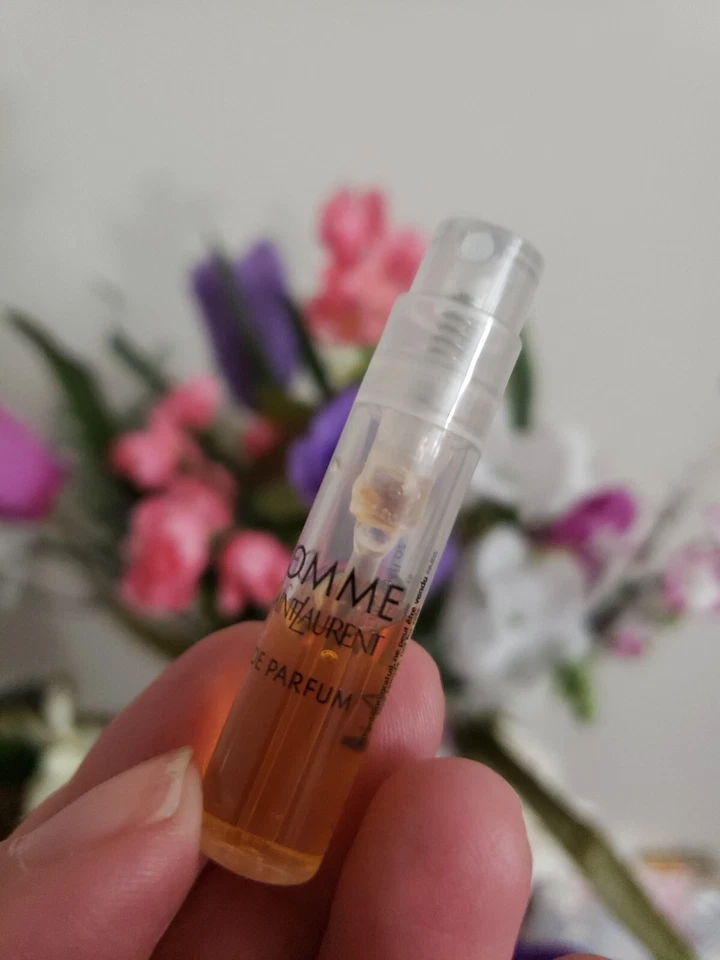 Yves Saint Laurent L'Homme EDP Hombre Spray Vial Tubo Muestra con Cubierta 0.04oz/1.2ml Foto 2 de 4