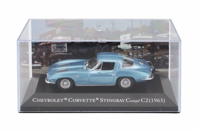 MODELLAUTO STATISCH DEAGOSTINI CHEVROLET CORVETTE STINGRAY 1963 VITRINE 1/43