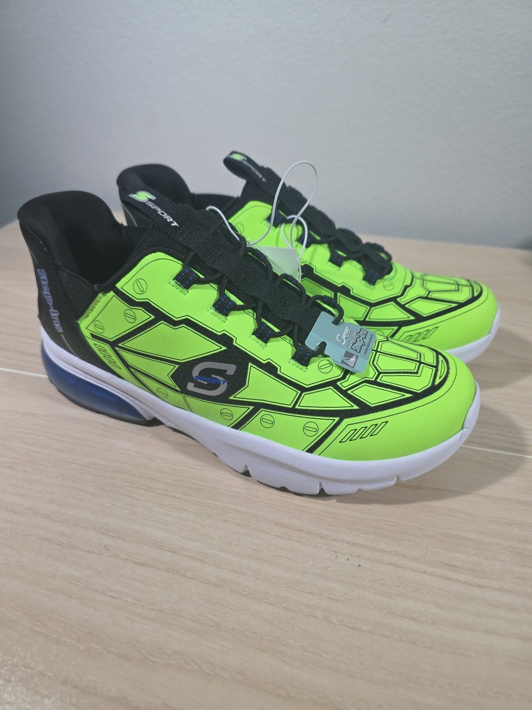  Boys Skechers Step ins Size 5