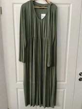 Neu Damen Maxikleid Größe 2XL grün mit Punkten Plissee