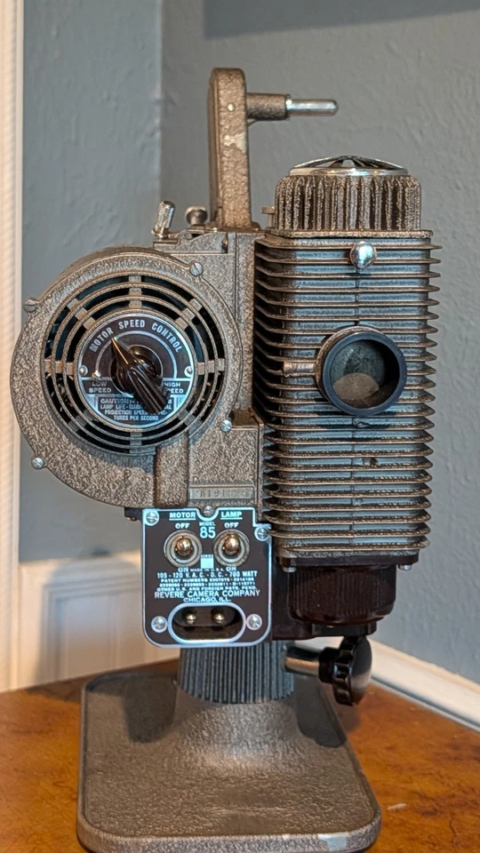 РАБОТАЕТ! Винтажный кинопроектор Revere Model 85 8 мм 700 Вт ЧИКАГО FILM ERA - Изображение 4 из 4