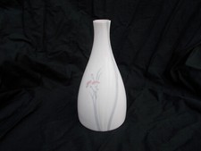 Royal Doulton CARNATION. Bud Vase.