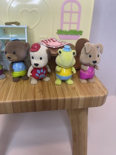 Li'l Woodzeez Pastry Shop Playset Travel Suitcase With Figures - Picture 10 of 10