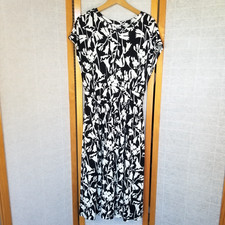 Serra Midi-Dress Size Large Built-In Bra Black White Floral with Pockets EUC
