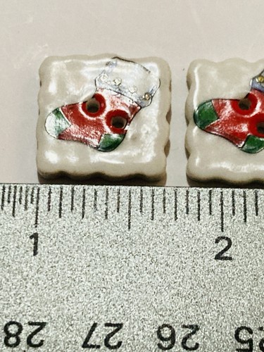 2 Vintage Ceramic Buttons Red Green White Christmas Stockings 2 Hole 3/4" Square - Picture 4 of 4