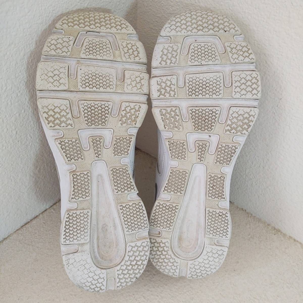 Nike T Lite XI Womens US 8 White Leather 616696-101 Running Shoes Blue Laces Nike T Lite XI Womens US 8 White Leather 616696-101 Running Shoes Blue Laces