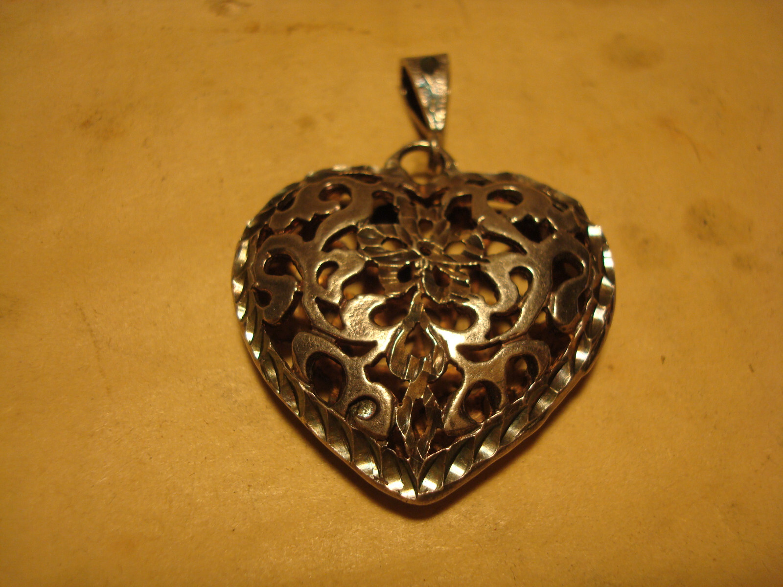 925 Sterling Silver Vintage Filigree Puffy Heart Pendant