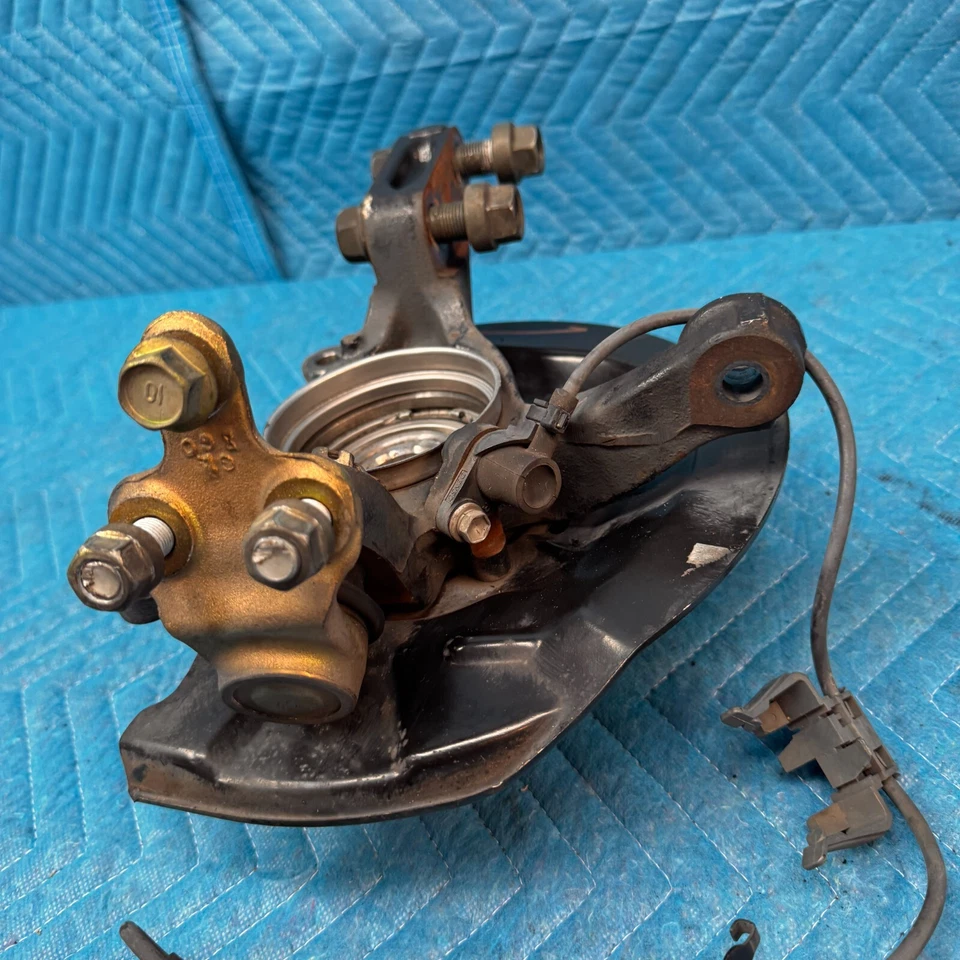 00-04 Toyota Avalon Front Passenger Right Spindle/Knuckle w/Hub OEM - Image 4 of 4