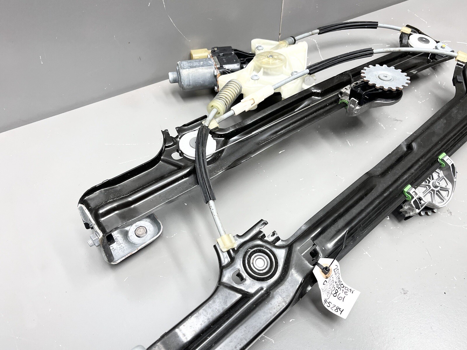 Maserati Levante 2017-2020 rear/left Window regulator