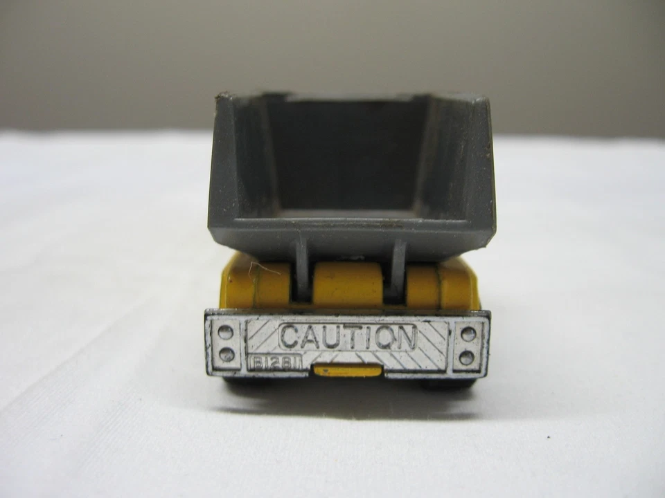 Camión de volteo Matchbox 1981 1:80 Peterbilt Yellow Pace construcción - Macao Foto 4 de 4