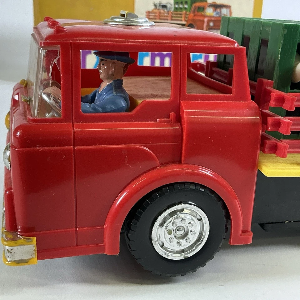 Camión agrícola Marx vintage años 60 a batería y caja y pollo extra bastante bonito Foto 4 de 4