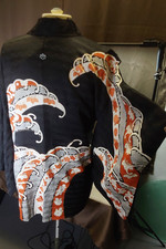 VINTAGE TRADITIONAL SILK JAPANESE HANDMADE KIMONO-BLACK W/HANDSTITCHED DESIGN