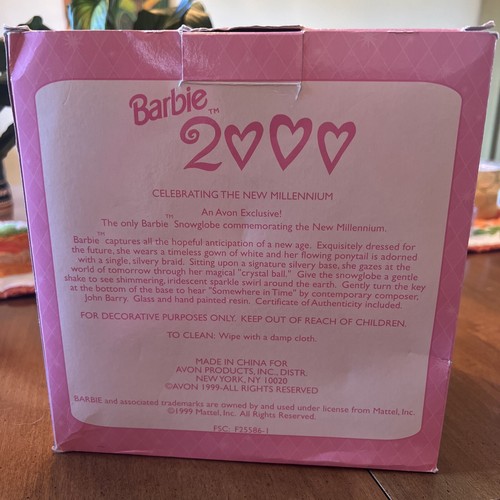 Barbie 2000 Snowglobe - Picture 2 of 5