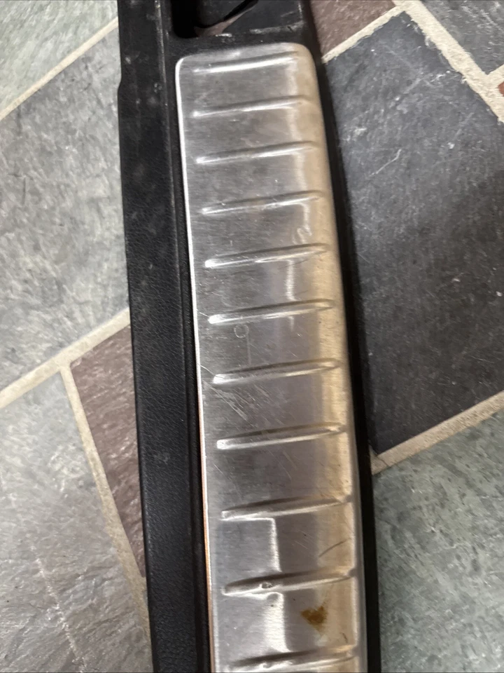 Subaru Legacy Outback 2005 2006 2007 2008 2009 maletero carga umbral panel de ajuste trasero Foto 3 de 4