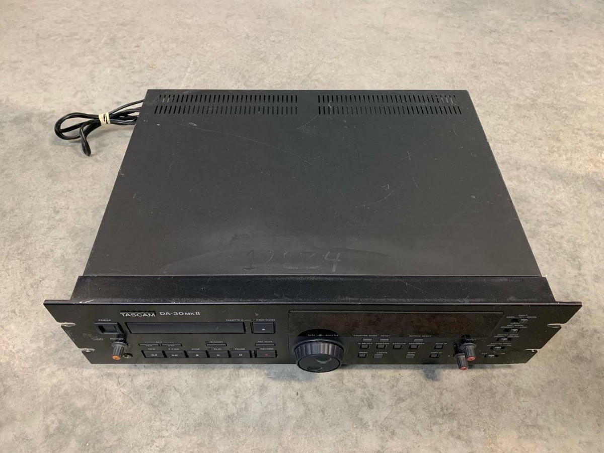 その他 TASCAM DA-30 mk2 FOR PARTS OR REPAIR / AS IS / TASCAM DA-30 MK II DIGITAL