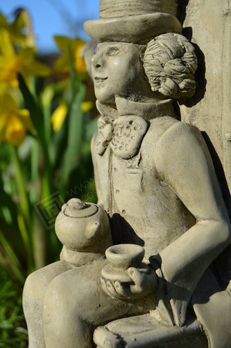 Adorno de jardín de piedra del Sombrerero Loco de Alicia en el País de las Maravillas - Imagen 4 de 9