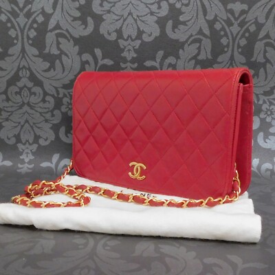 CHANEL 赤 キルティング レザー ボディバッグ CHANEL 赤 キルティング レザー ボディバッグ