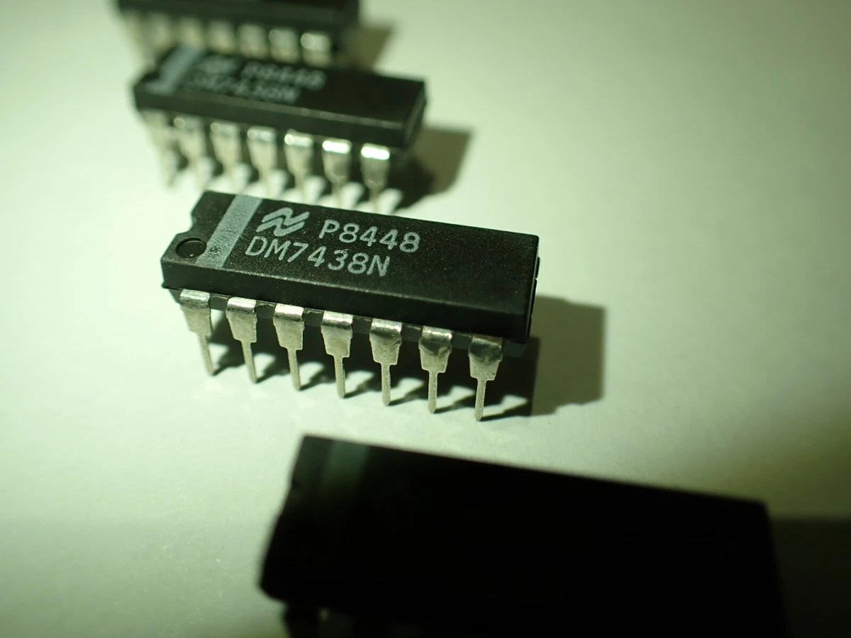 Fairchild Logic Chips 25 Stück NX7SP04L6X – Surface Mount, NEU, UK-Lager