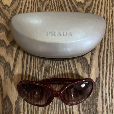 Lunettes De Soleil PRADA Rouge Avec Étui - Photo 1/4