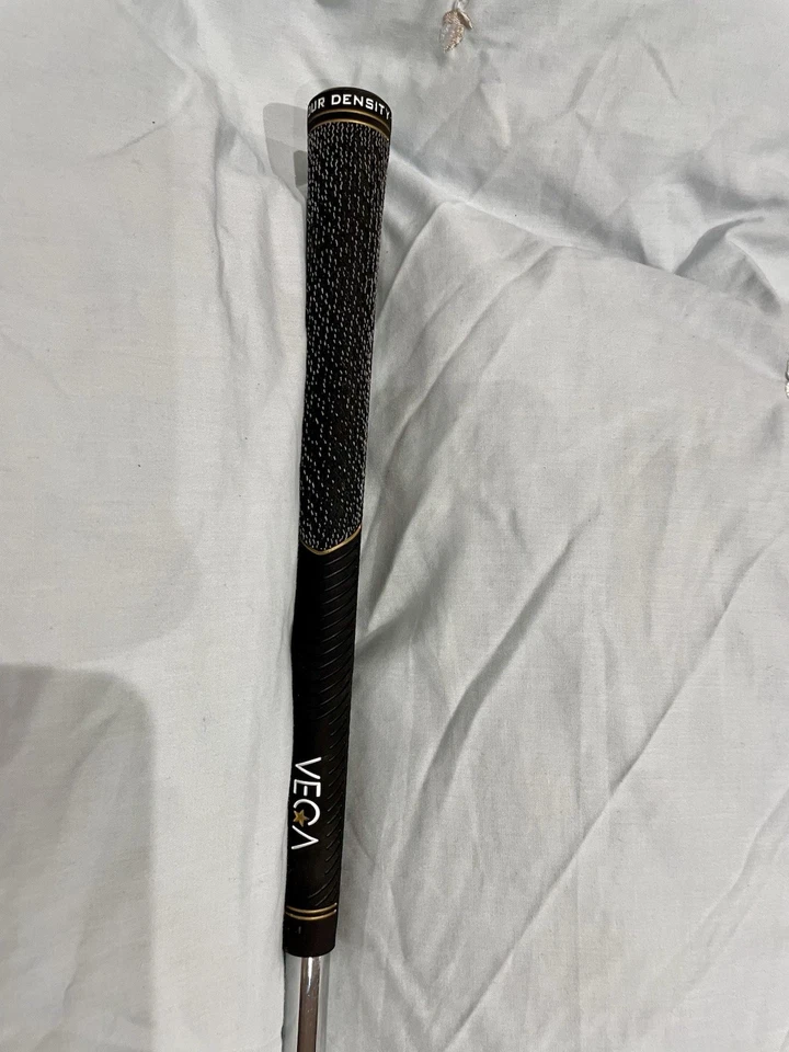 Vega / Bentley 3 Iron Black And Gold Shimada Stiff Shaft Vega Half Chord Grip - Image 3 of 4