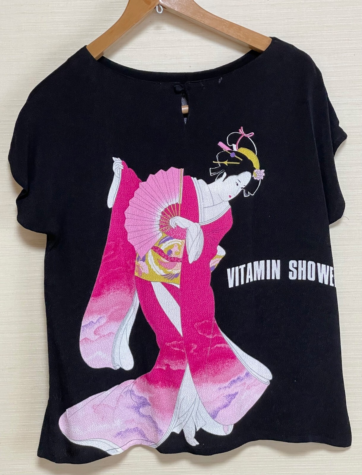 Kyoto Sagami Sakizo Geisha Womans Black Sleeveless Shirt Oblong Neck