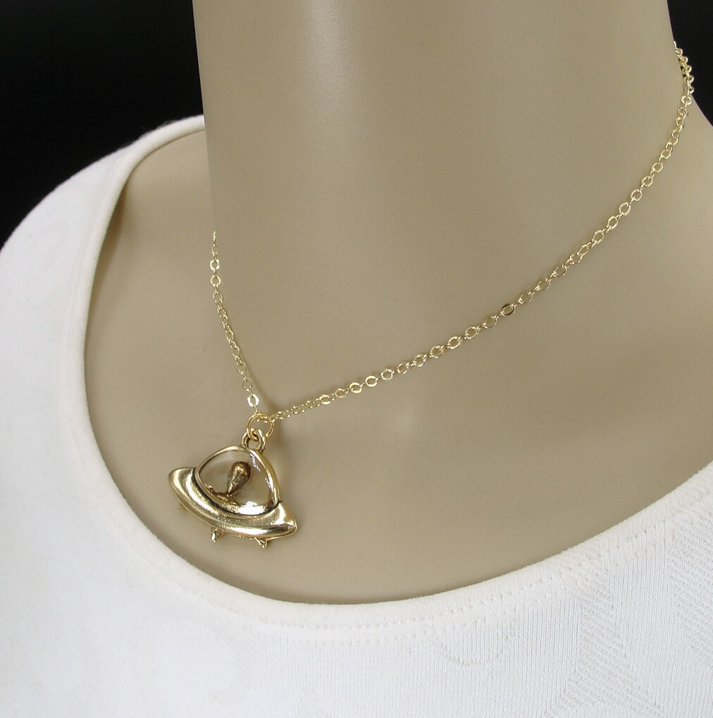 Adesivo UFO Alieno, Disco Volante - Illustrazione Vettoriale - Foto 11