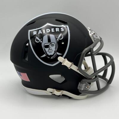 NFL　Raiders ジャンパーＭ（made in USA） Las Vegas Raiders Windbreaker with Two Pockets2