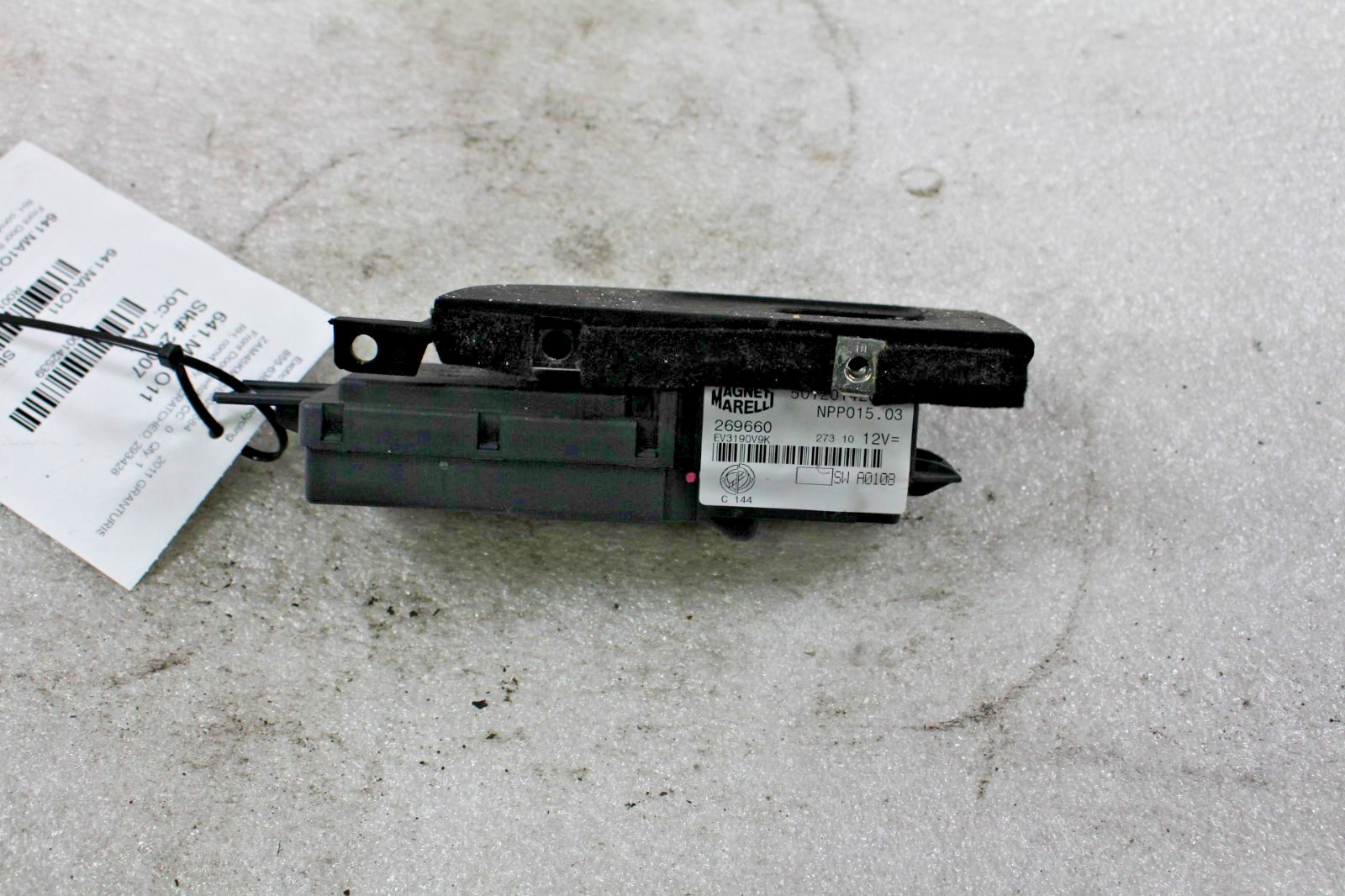 Maserati GranCabrio, RH, Right Inner Window Switch, Sticky Used, P/N 269660