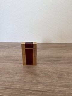 Dupont Vintage Feuerzeug: Luxus in Gold und Chinalack