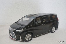 Kyosho Lexus LM 300h 1 18 Mini Car Black