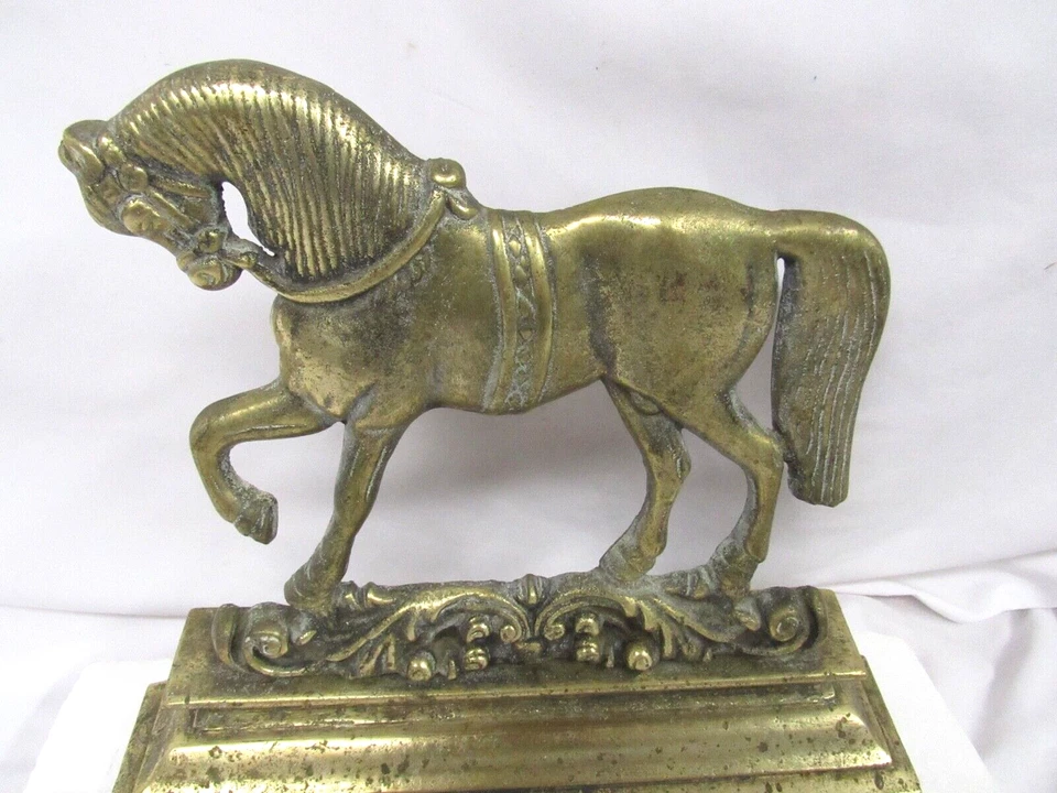 De colección Metal Fundido Latón Caballo Puerta Pedestal Doma Ecuestre Ramping Foto 4 de 4