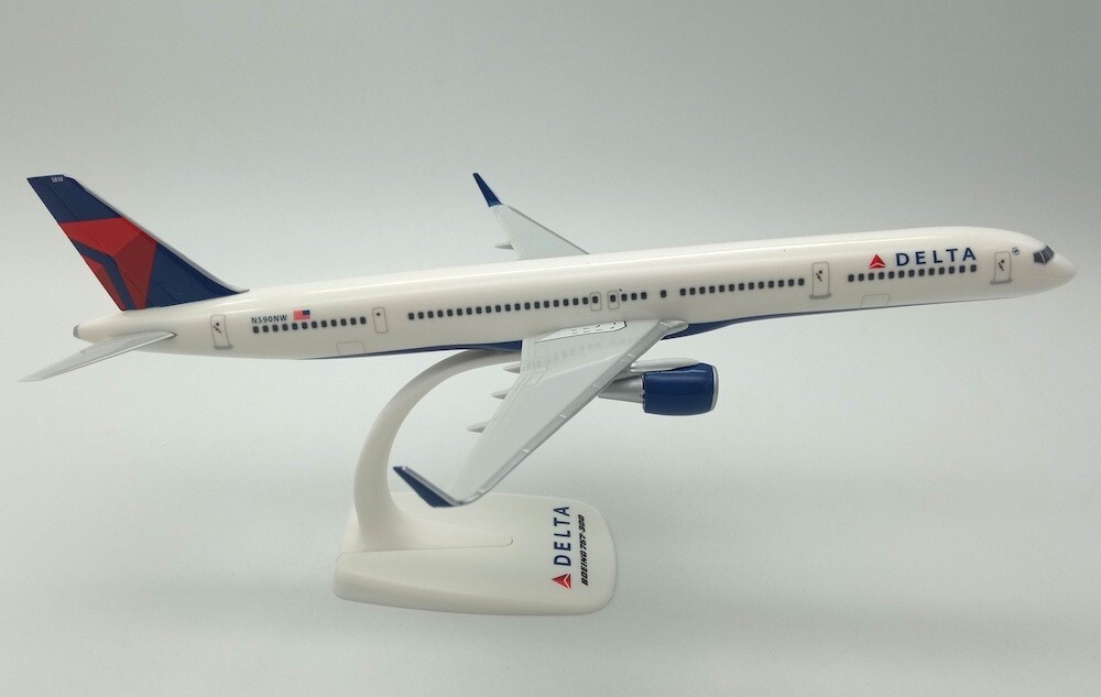 1/200 デルタ航空 ボーイング757-300 ボーイング757-300型機のシートマップ、仕様＆アメニティ