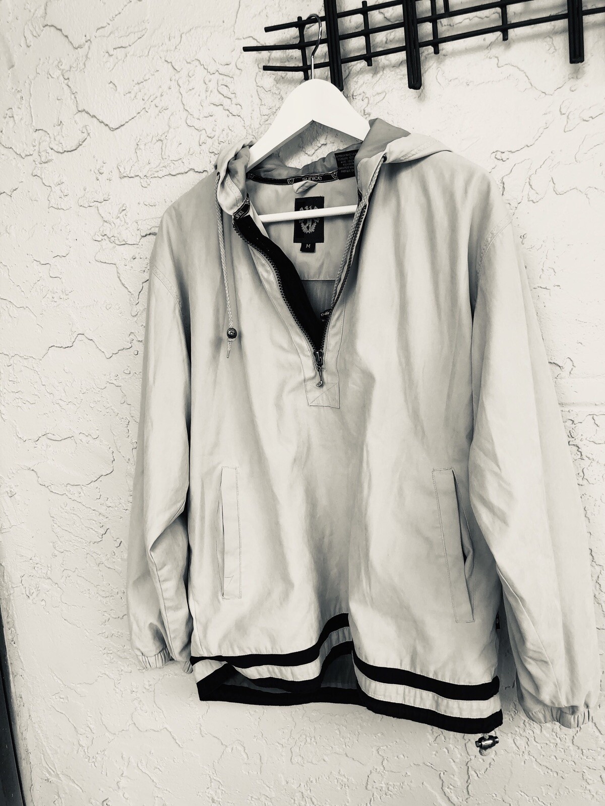 Sunice beige pullover windbreaker jacket with a h… - image 2