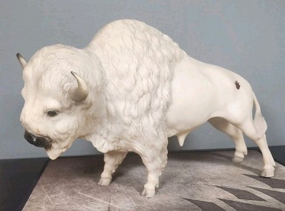 BREYER WHITE BUFFALO ANIMAL MODEL #380 TATANKA HAND PRINT FIGURINE